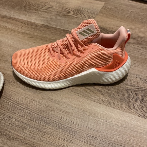 Adidas boost tennis shoes - Picture 2 of 3